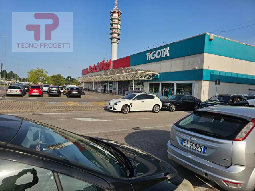 Immagine 11 di Attività commerciale in vendita  in Zona Commerciale Mestre a Venezia