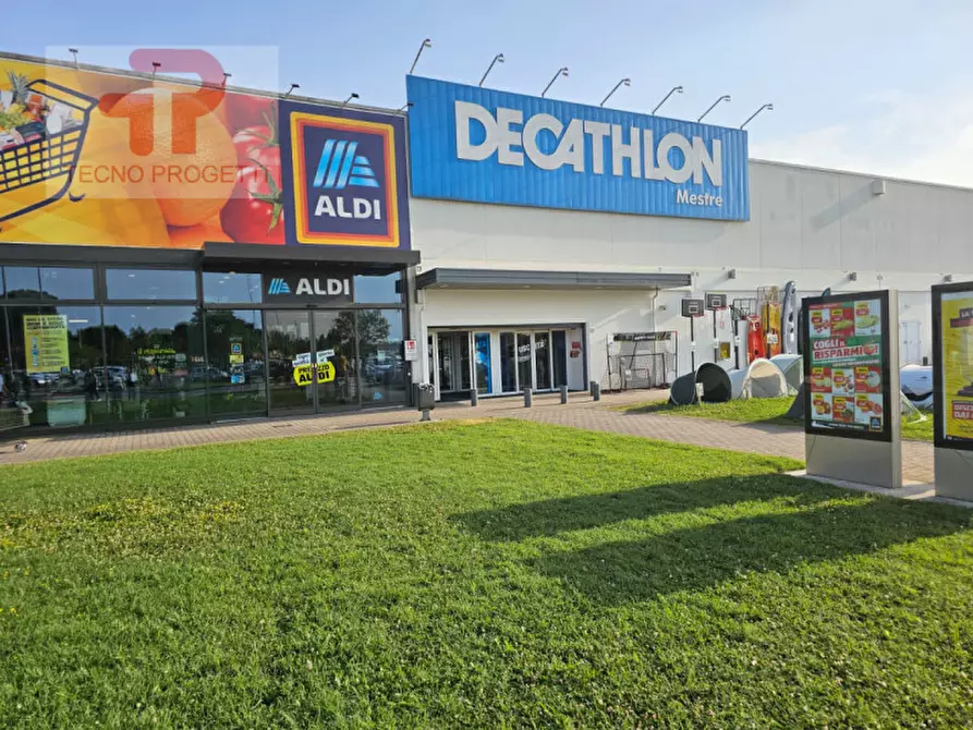 Immagine 12 di Attività commerciale in vendita  in Zona Commerciale Mestre a Venezia