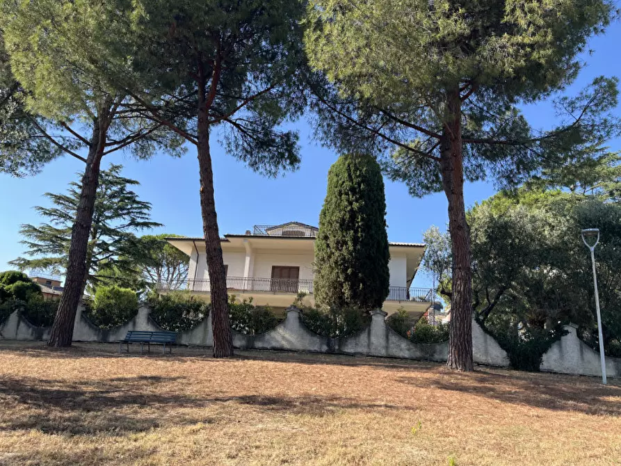 Immagine 1 di Villa in vendita  in VIA DONINZETTI a Osimo