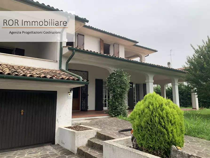 Immagine 1 di Villa in vendita  in via zanella a Stra