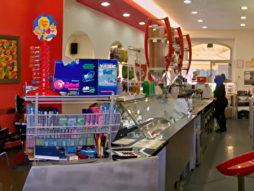 Immagine 3 di Attività commerciale in vendita  in Viale Principe Umberto 132 a Caltagirone