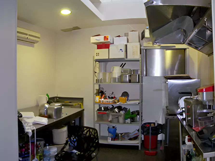 Immagine 5 di Attività commerciale in vendita  in Viale Principe Umberto 132 a Caltagirone