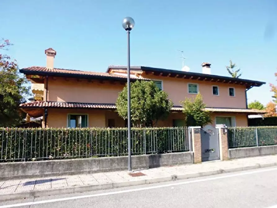 Immagine 1 di Casa indipendente in vendita  in Via Vittorio Bachelet, 21 a Spresiano