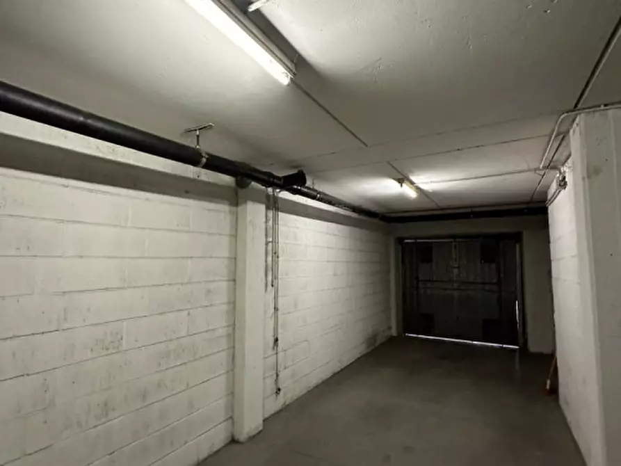 Immagine 10 di Negozio in vendita  in Via Duccio di Buoninsegna 11 a Assago