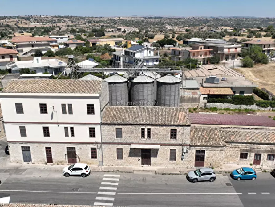 Immagine 8 di Attività commerciale in vendita  a Modica