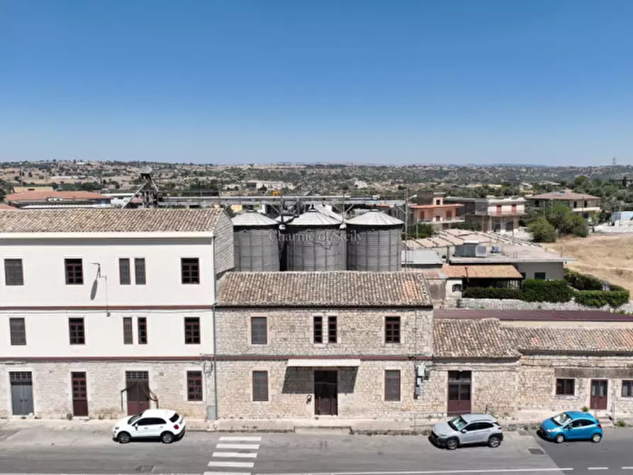 Immagine 10 di Attività commerciale in vendita  a Modica