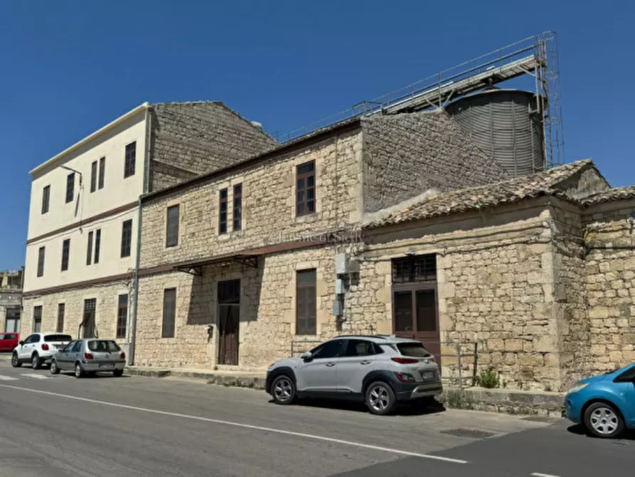 Immagine 16 di Attività commerciale in vendita  a Modica