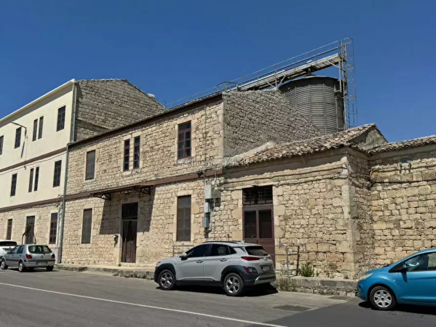 Immagine 17 di Attività commerciale in vendita  a Modica