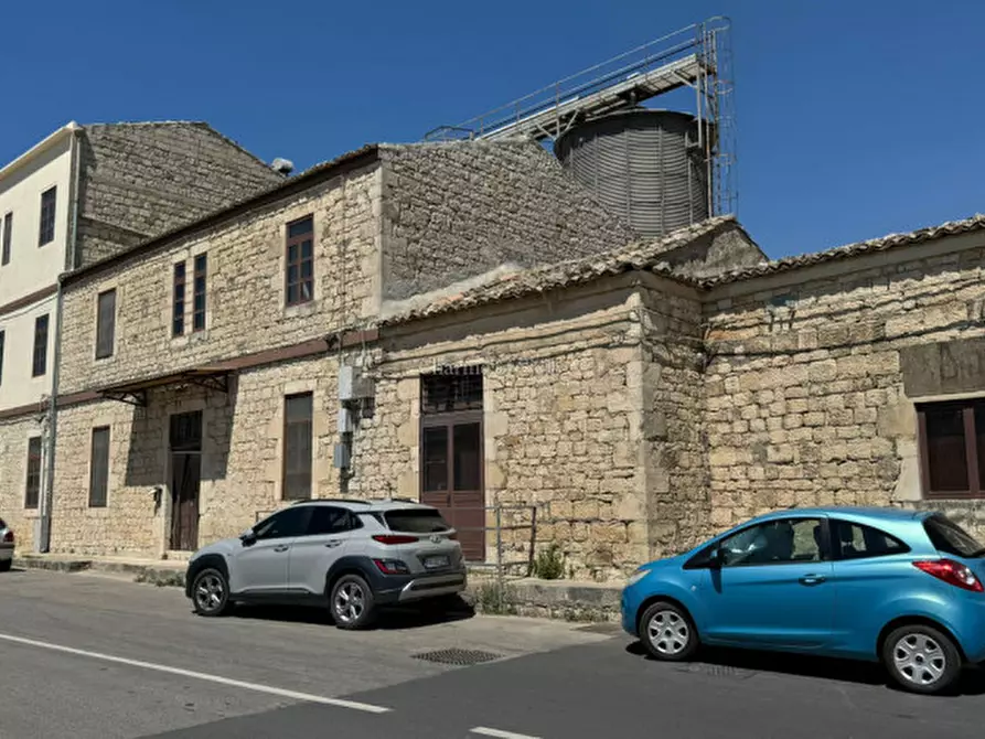 Immagine 19 di Attività commerciale in vendita  a Modica