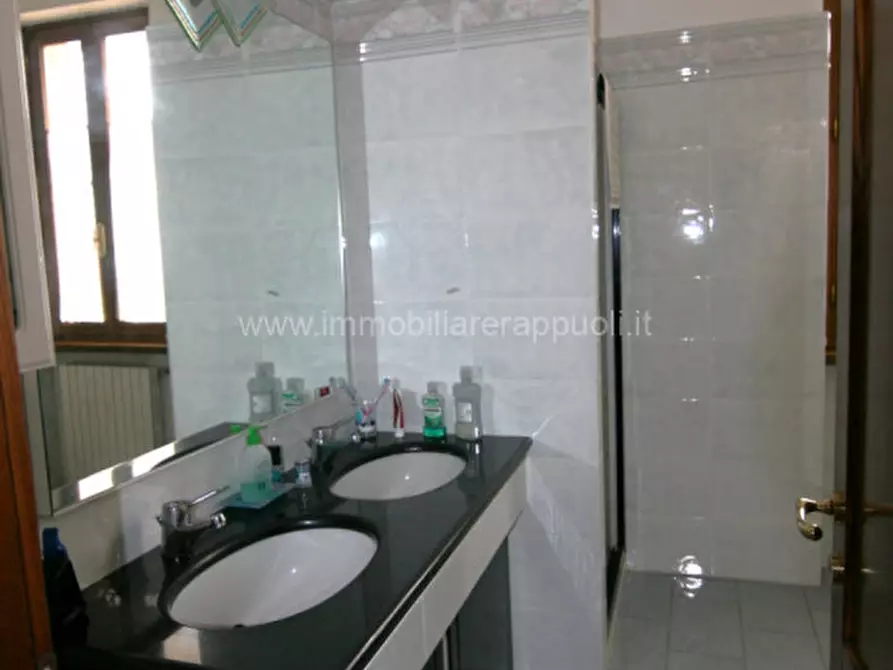 Immagine 26 di Casa indipendente in vendita  a Rapolano Terme