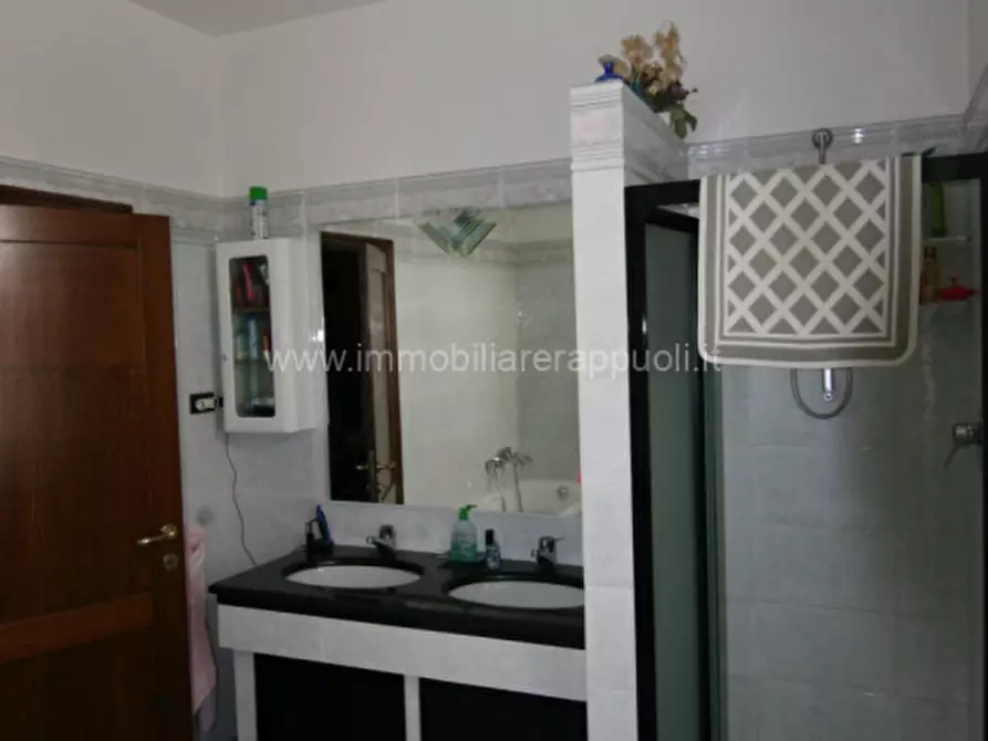 Immagine 28 di Casa indipendente in vendita  a Rapolano Terme