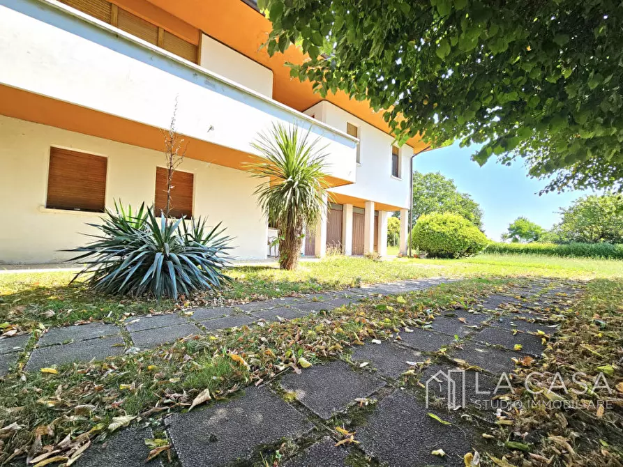 Immagine 3 di Villa in vendita  in Viale Trieste a Valvasone Arzene