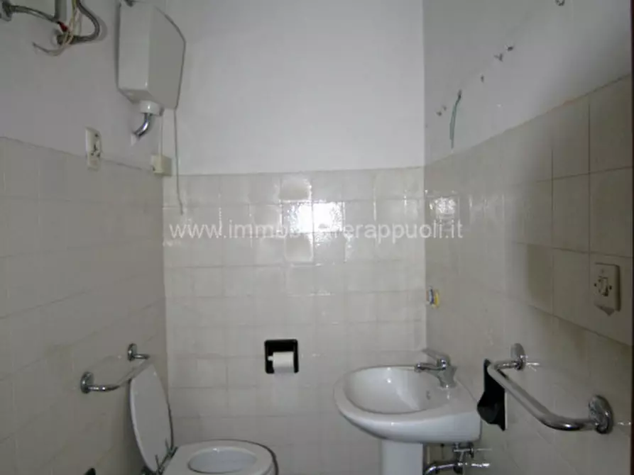 Immagine 11 di Casa indipendente in vendita  a Lucignano