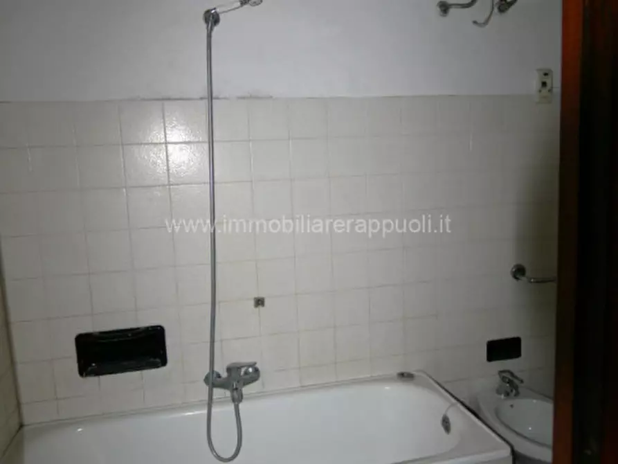 Immagine 12 di Casa indipendente in vendita  a Lucignano