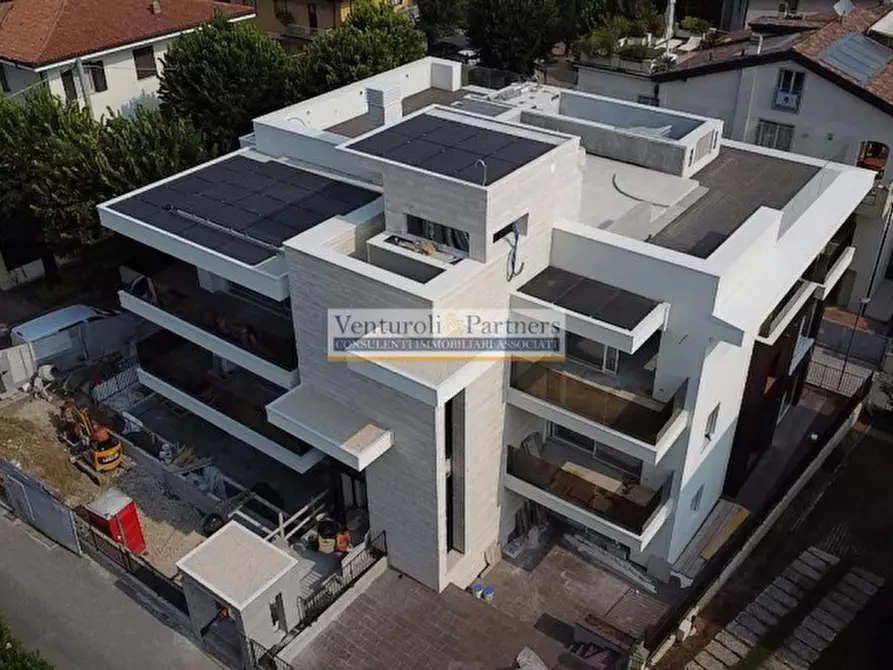 Immagine 1 di Appartamento in vendita  in via lorenzini a Desenzano Del Garda