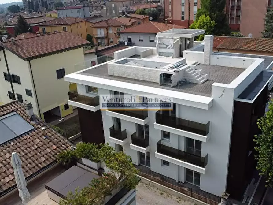 Immagine 3 di Appartamento in vendita  in via lorenzini a Desenzano Del Garda