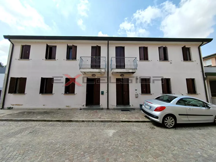 Immagine 1 di Palazzo in vendita  in Via G. Matteotti n. 20/bis - Cavarzere (VE) a Cavarzere