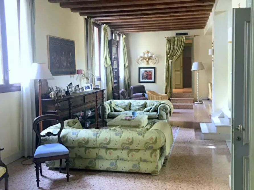 Immagine 6 di Palazzo in vendita  in VIA CESARE BATTISTI a Padova