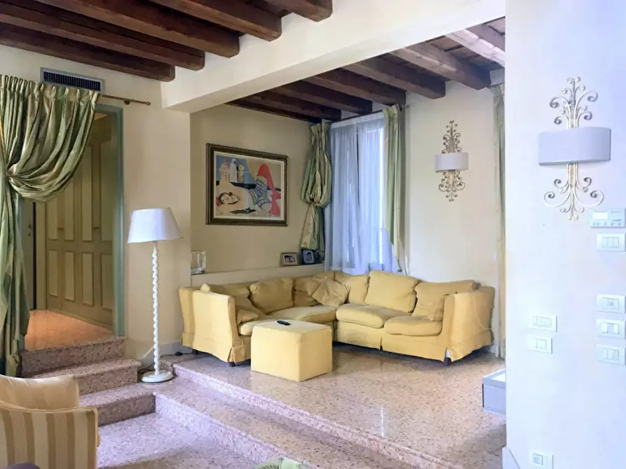 Immagine 7 di Palazzo in vendita  in VIA CESARE BATTISTI a Padova