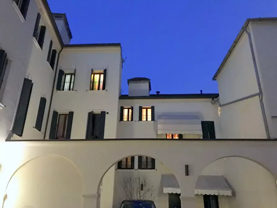 Immagine 15 di Palazzo in vendita  in VIA CESARE BATTISTI a Padova