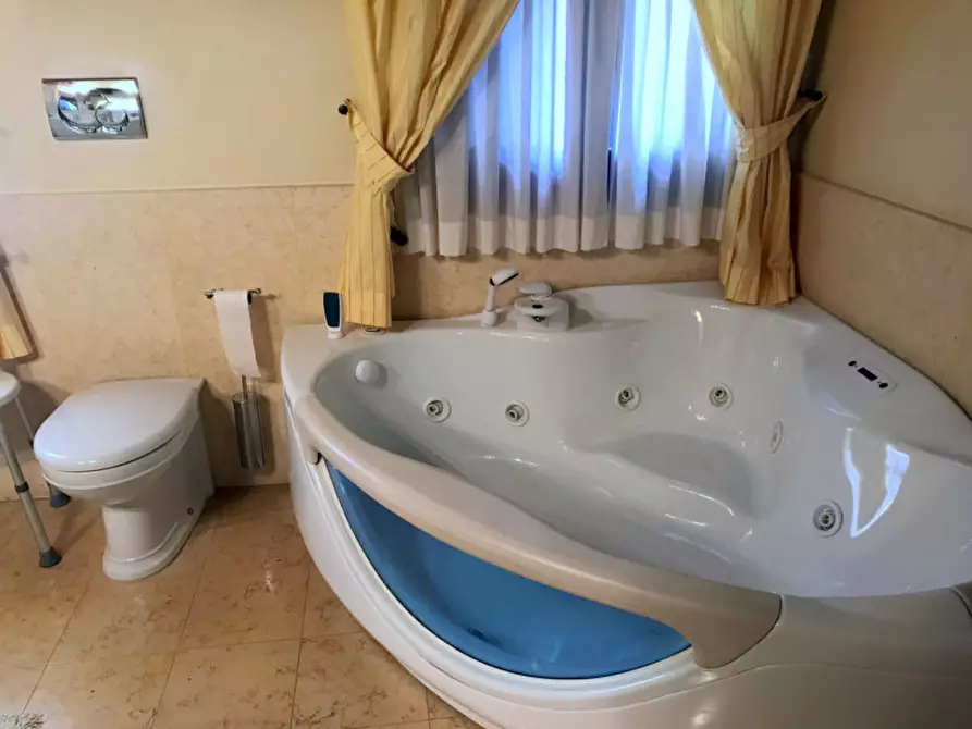 Immagine 17 di Palazzo in vendita  in VIA CESARE BATTISTI a Padova