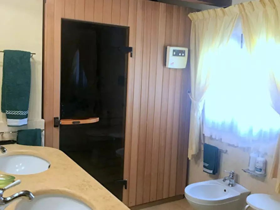 Immagine 18 di Palazzo in vendita  in VIA CESARE BATTISTI a Padova