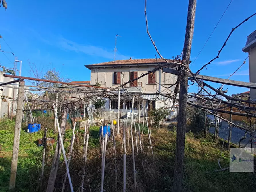 Immagine 1 di Casa indipendente in vendita  in via lonate a Castano Primo