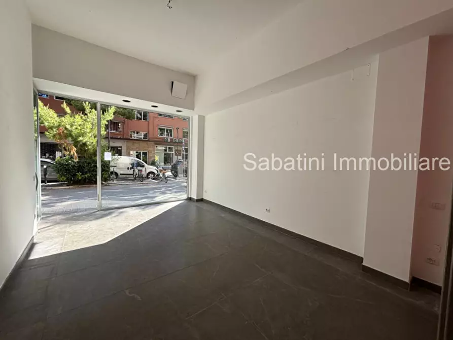 Immagine 4 di Negozio in affitto  in Viale Regina Margherita, 53 a Pescara