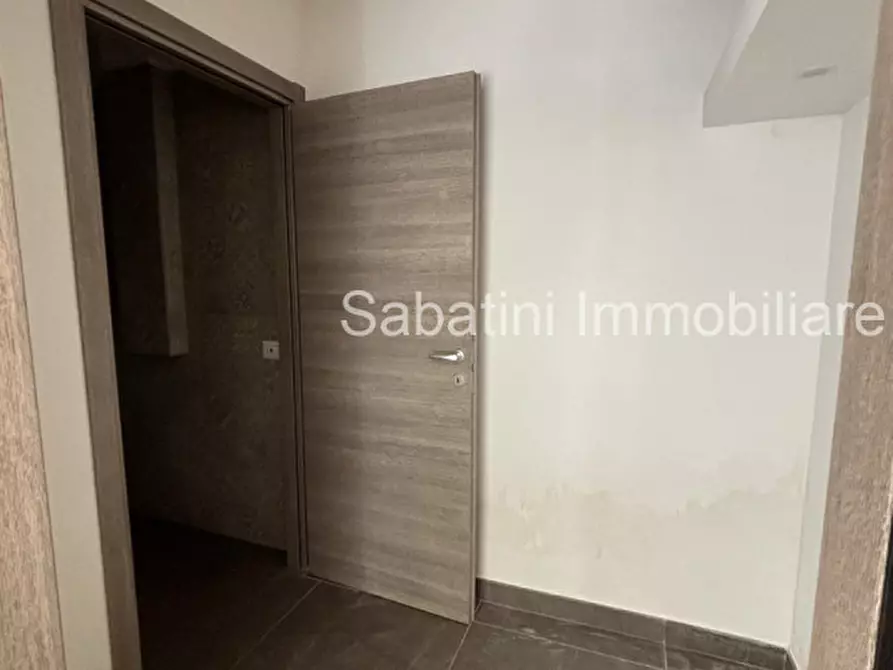 Immagine 13 di Negozio in affitto  in Viale Regina Margherita, 53 a Pescara