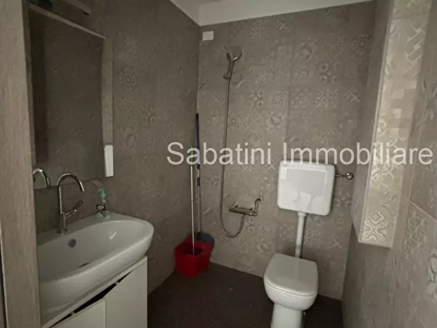 Immagine 14 di Negozio in affitto  in Viale Regina Margherita, 53 a Pescara