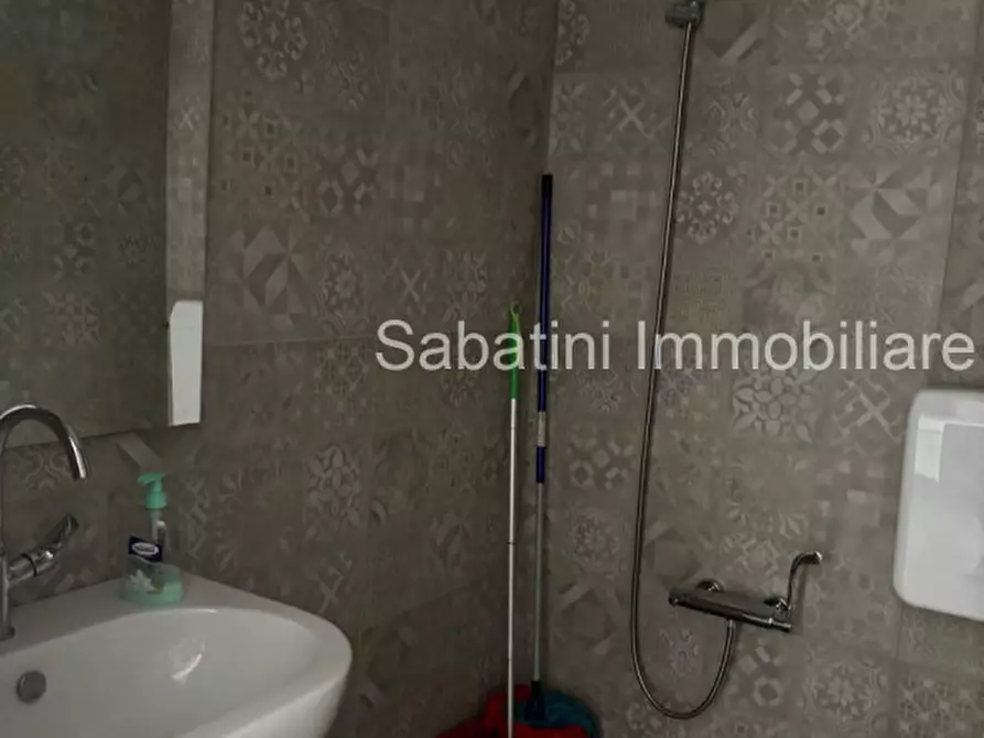 Immagine 15 di Negozio in affitto  in Viale Regina Margherita, 53 a Pescara