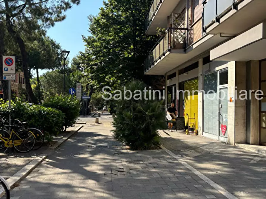 Immagine 20 di Negozio in affitto  in Viale Regina Margherita, 53 a Pescara