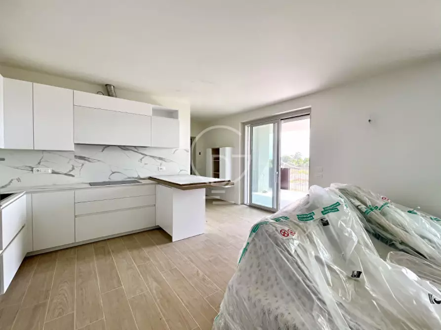 Immagine 6 di Appartamento in vendita  in Via Tito Speri a Padenghe Sul Garda