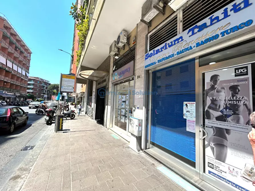 Immagine 1 di Negozio in vendita  in Via Francesco Cilea a Napoli