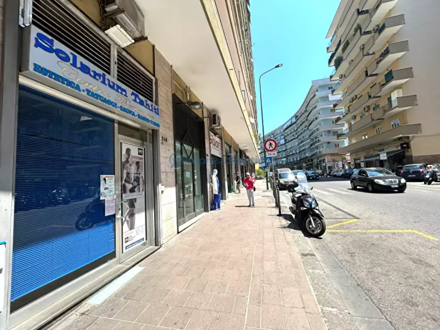 Immagine 2 di Negozio in vendita  in Via Francesco Cilea a Napoli