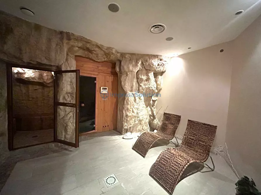 Immagine 4 di Negozio in vendita  in Via Francesco Cilea a Napoli