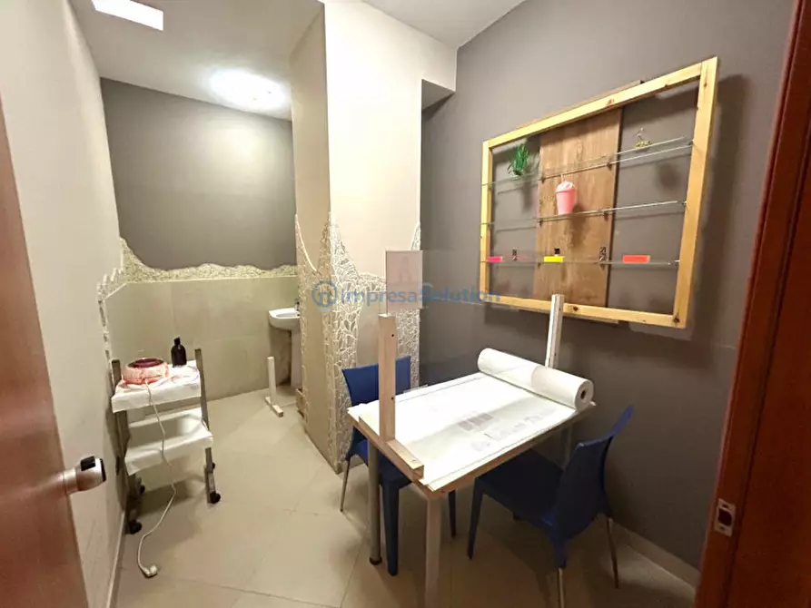 Immagine 7 di Negozio in vendita  in Via Francesco Cilea a Napoli