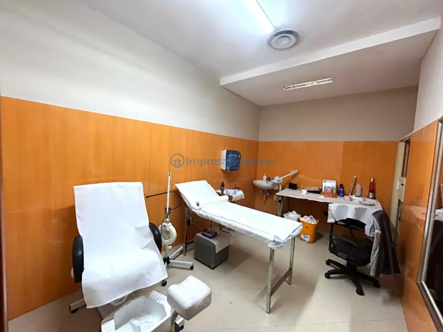 Immagine 8 di Negozio in vendita  in Via Francesco Cilea a Napoli