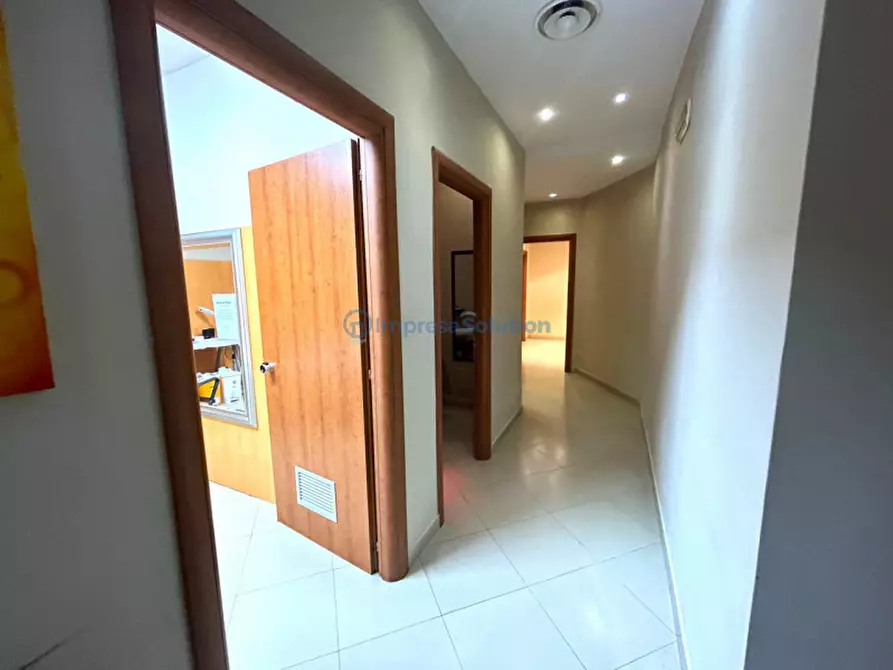 Immagine 13 di Negozio in vendita  in Via Francesco Cilea a Napoli