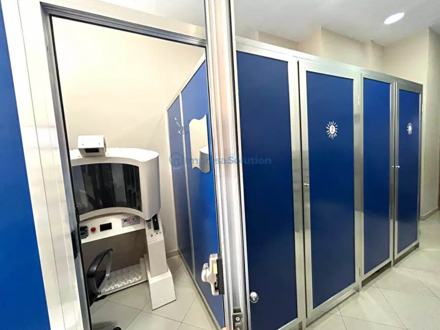 Immagine 16 di Negozio in vendita  in Via Francesco Cilea a Napoli