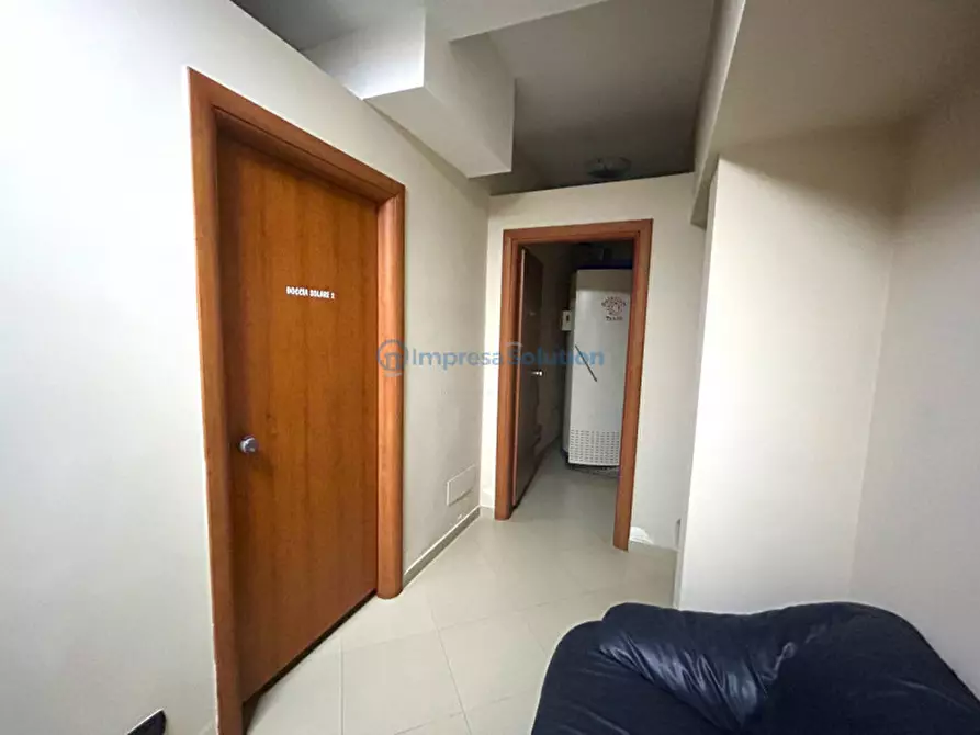 Immagine 18 di Negozio in vendita  in Via Francesco Cilea a Napoli