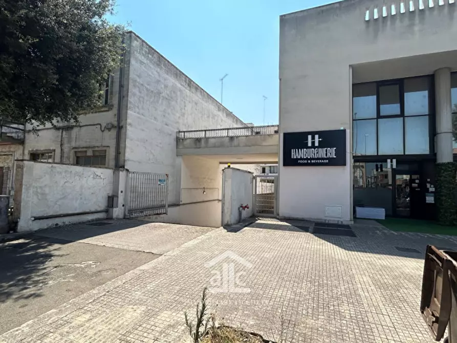 Immagine 1 di Garage in vendita  in viale della libertà 141 a Lecce