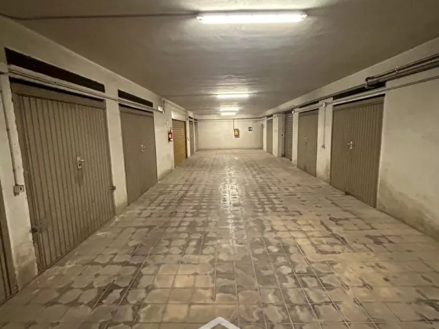 Immagine 4 di Garage in vendita  in viale della libertà 141 a Lecce
