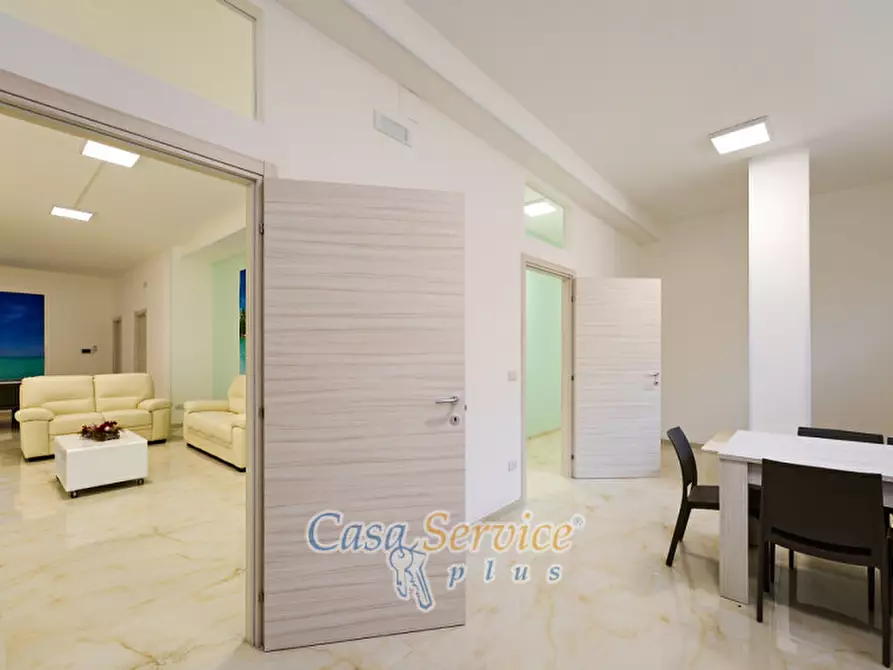 Immagine 15 di Ufficio in vendita  in Via Grazia Deledda a Gallipoli