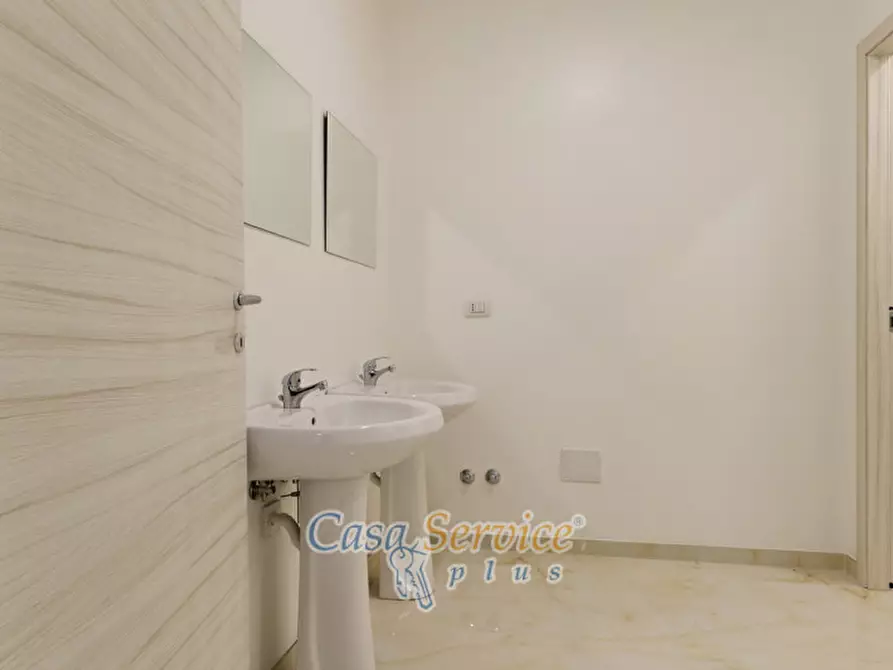 Immagine 23 di Ufficio in vendita  in Via Grazia Deledda a Gallipoli
