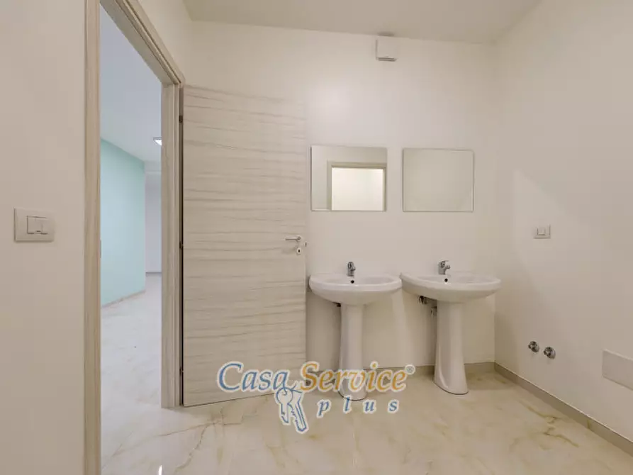 Immagine 25 di Ufficio in vendita  in Via Grazia Deledda a Gallipoli