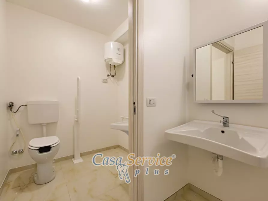 Immagine 27 di Ufficio in vendita  in Via Grazia Deledda a Gallipoli