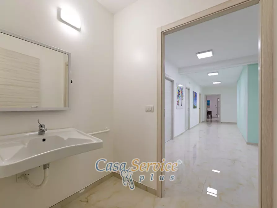 Immagine 28 di Ufficio in vendita  in Via Grazia Deledda a Gallipoli