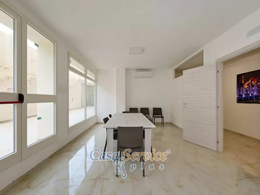 Immagine 43 di Ufficio in vendita  in Via Grazia Deledda a Gallipoli