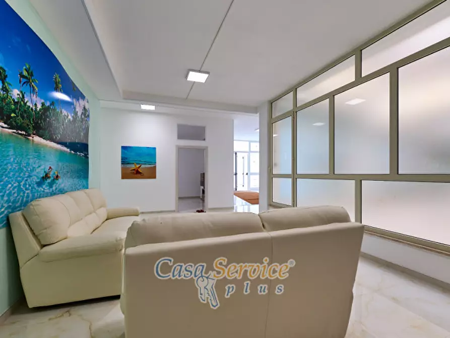 Immagine 59 di Ufficio in vendita  in Via Grazia Deledda a Gallipoli